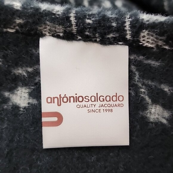 Antonio Salgado  Throw Blanket Grey Black Knit Cotton Blend 50" X 63" Snowflakes - Picture 11 of 12